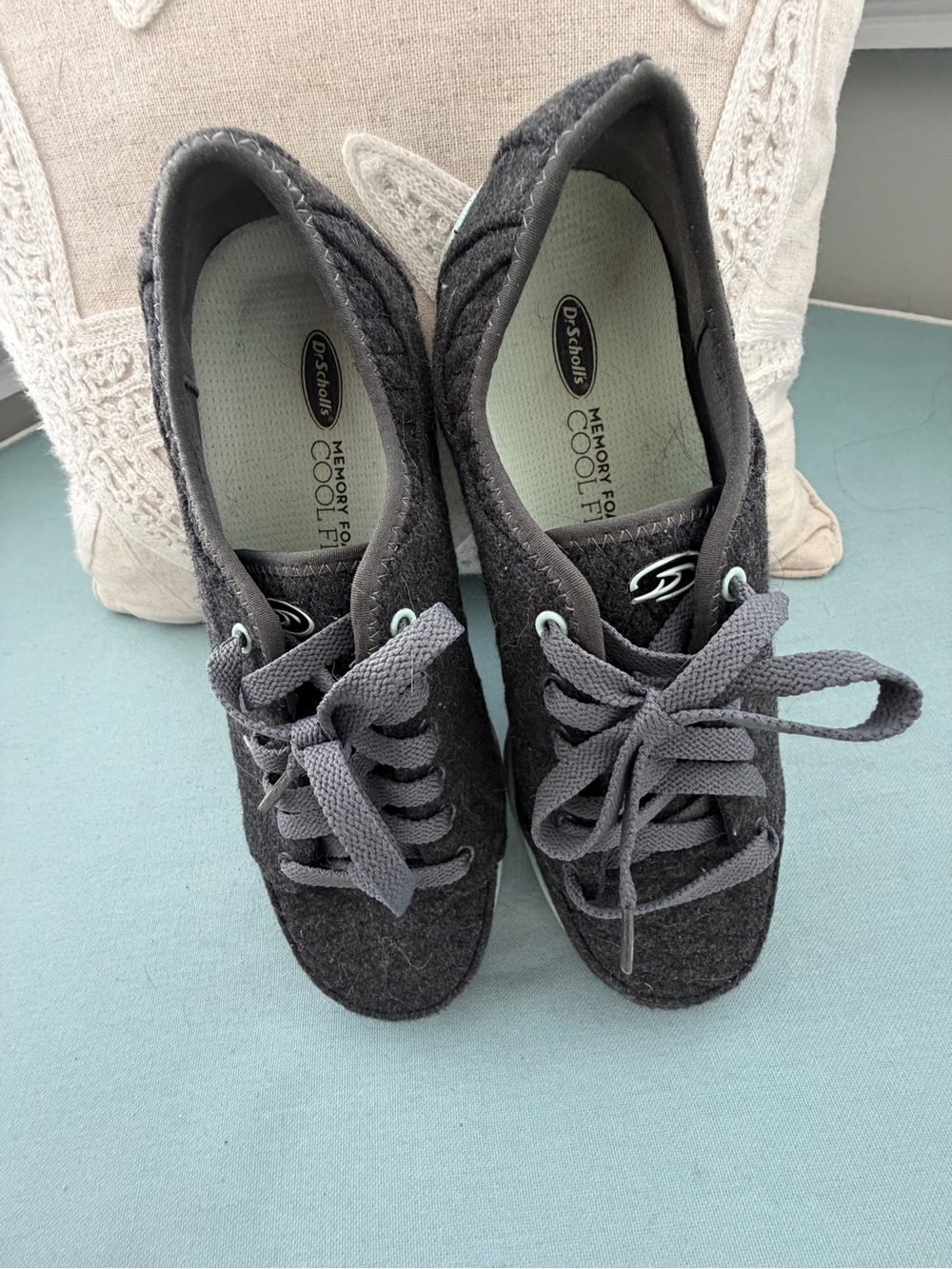 Dr. Scholl's Women's Charcoal Gray Lace-Up Memory Foam Sneakers